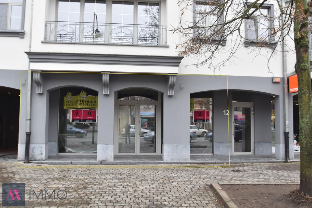 In hartje Dendermonde, in dé winkelstraat "Oude Vest" gelegen bureelruimte of commercieel gelijkvloers van 360 m² foto 1