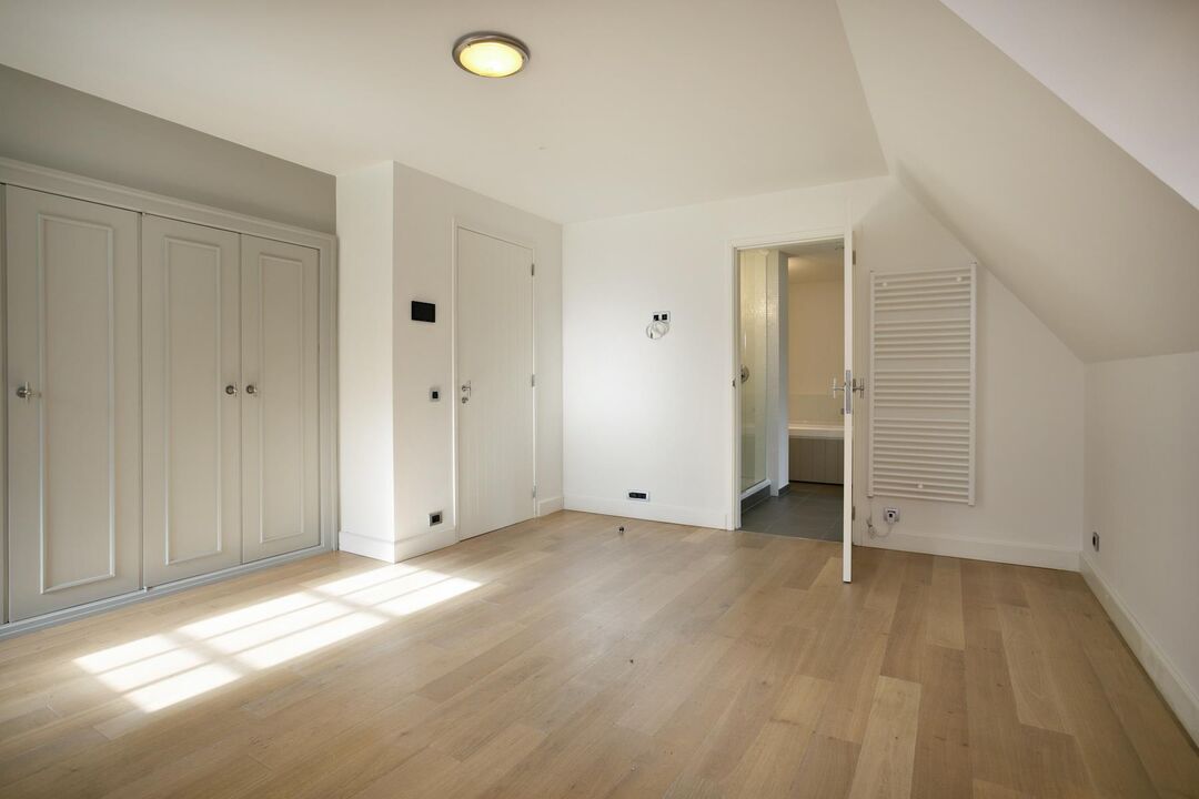 BRASSCHAAT - Ruime luxueuze villa met 5 slaapkamers en 4 badkamers op domein van 1,3 ha. foto 26