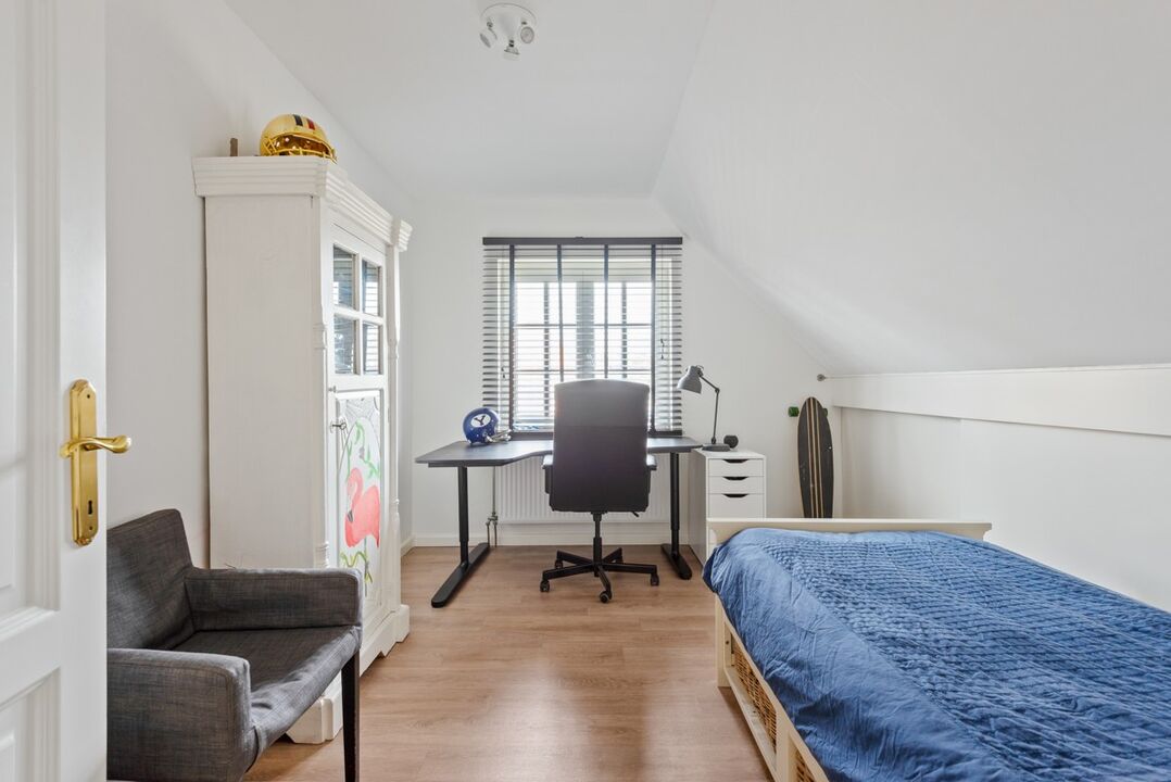 Verrassend ruime woning op 745 m² met 4/5 slaapkamers, 2 badkamers & bureau foto 14