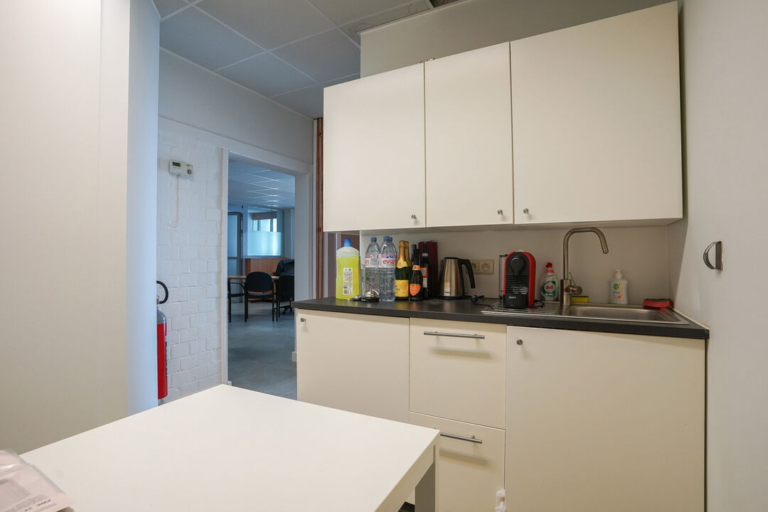 Moderne kantoorruimte met 5 parkeerplaatsen te Puurs-Sint-Amands foto 15