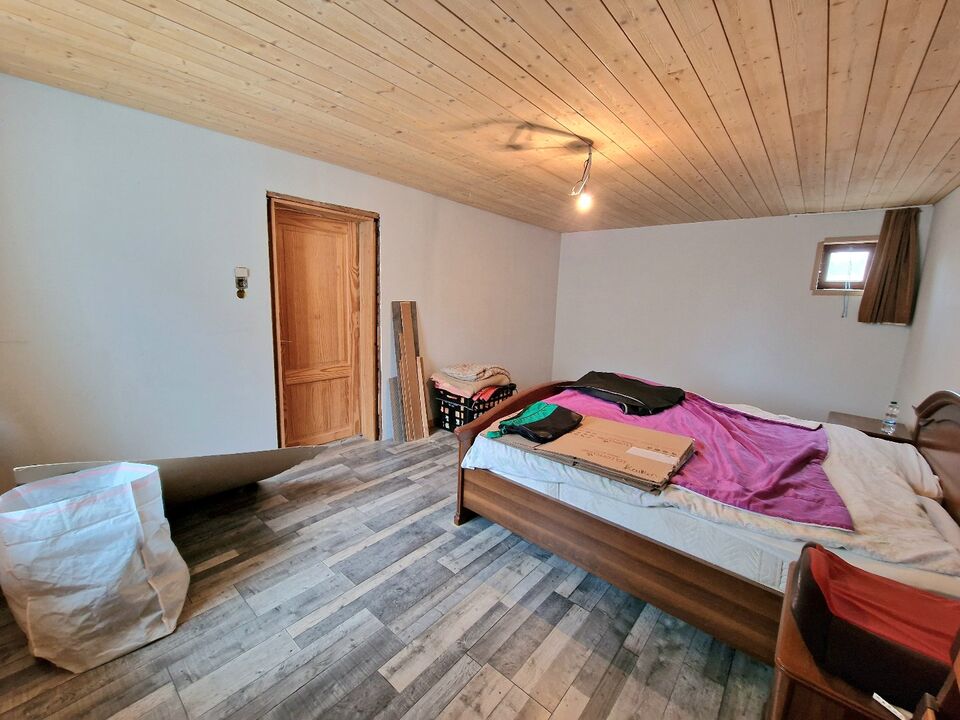 Krombeke - Deels gerenoveerde HOB voorzien van 2 slaapkamers (3 mogelijk), ruim atelier en garage.  foto 9