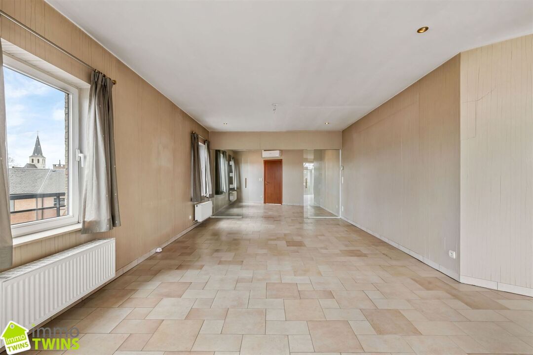 Uiterst ruim appartement 259m² in het centrum van Lebbeke foto 11