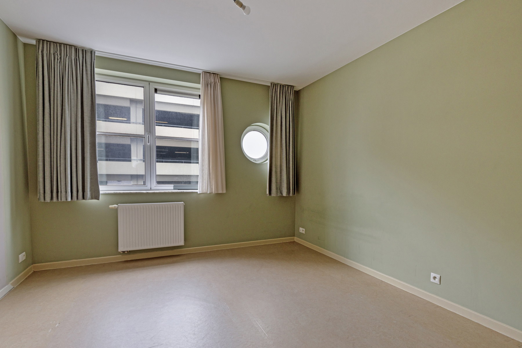 2 slaapkamer appartement met ruim terras in centrum Brussel foto 8