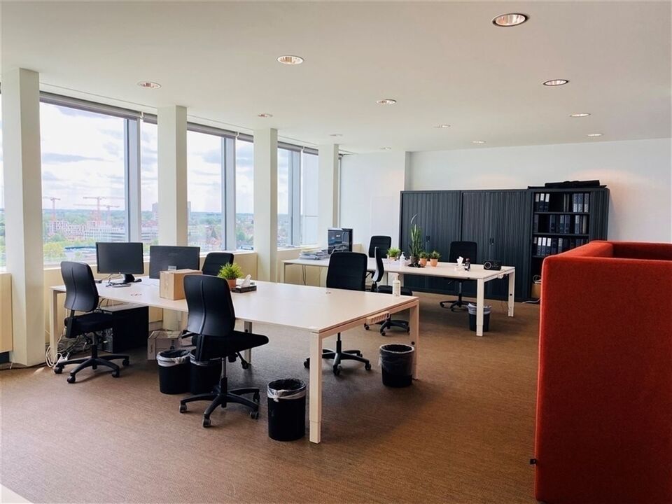 Lichtrijke instapklare kantoren tot 688m²  in UCO toren te Gent foto 9