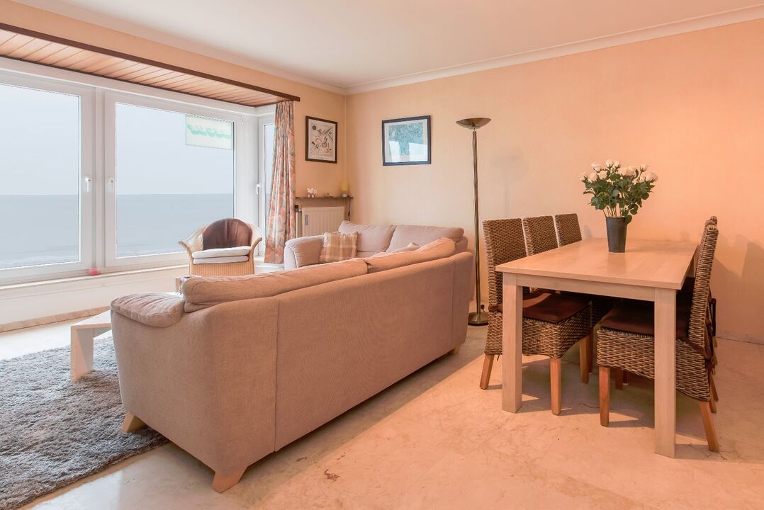 Prachtig instapklaar appartement met 2 slaapkamers op de Zeedijk van Middelkerke foto 3