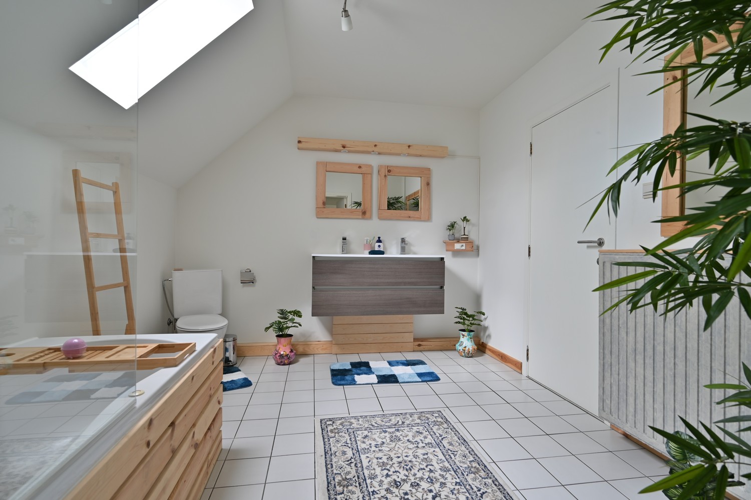 Vrijstaande woning met zonnepanelen, inpandige garage én een extra opslagplaats, gelegen in geliefde woonomgeving te Lanaken-Veldwezelt foto 20