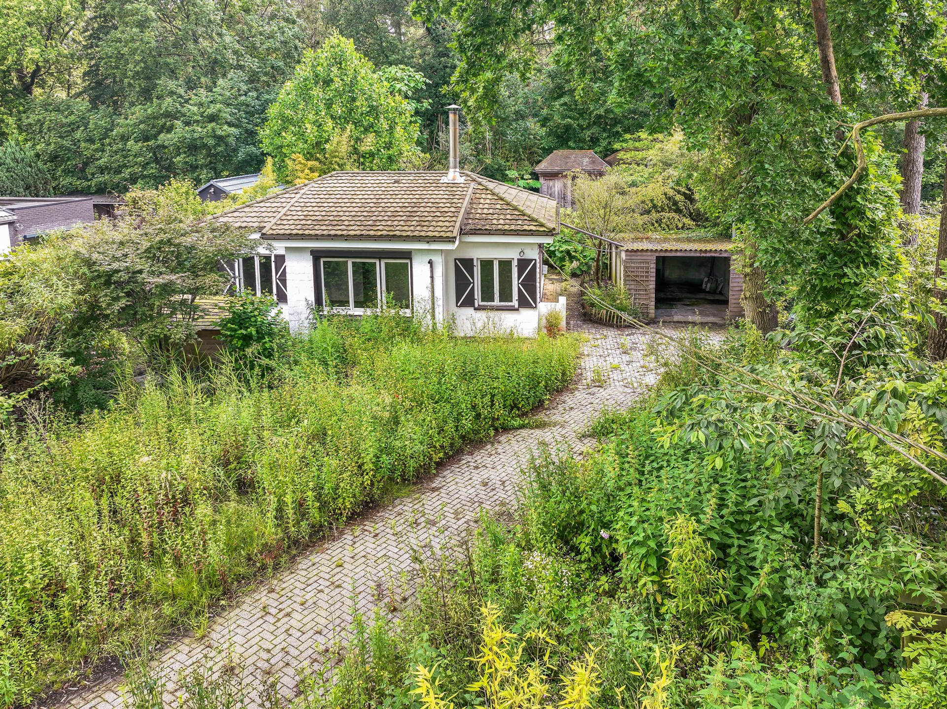 Bouwgrond met Exotische Tuin en Vele Mogelijkheden foto 7