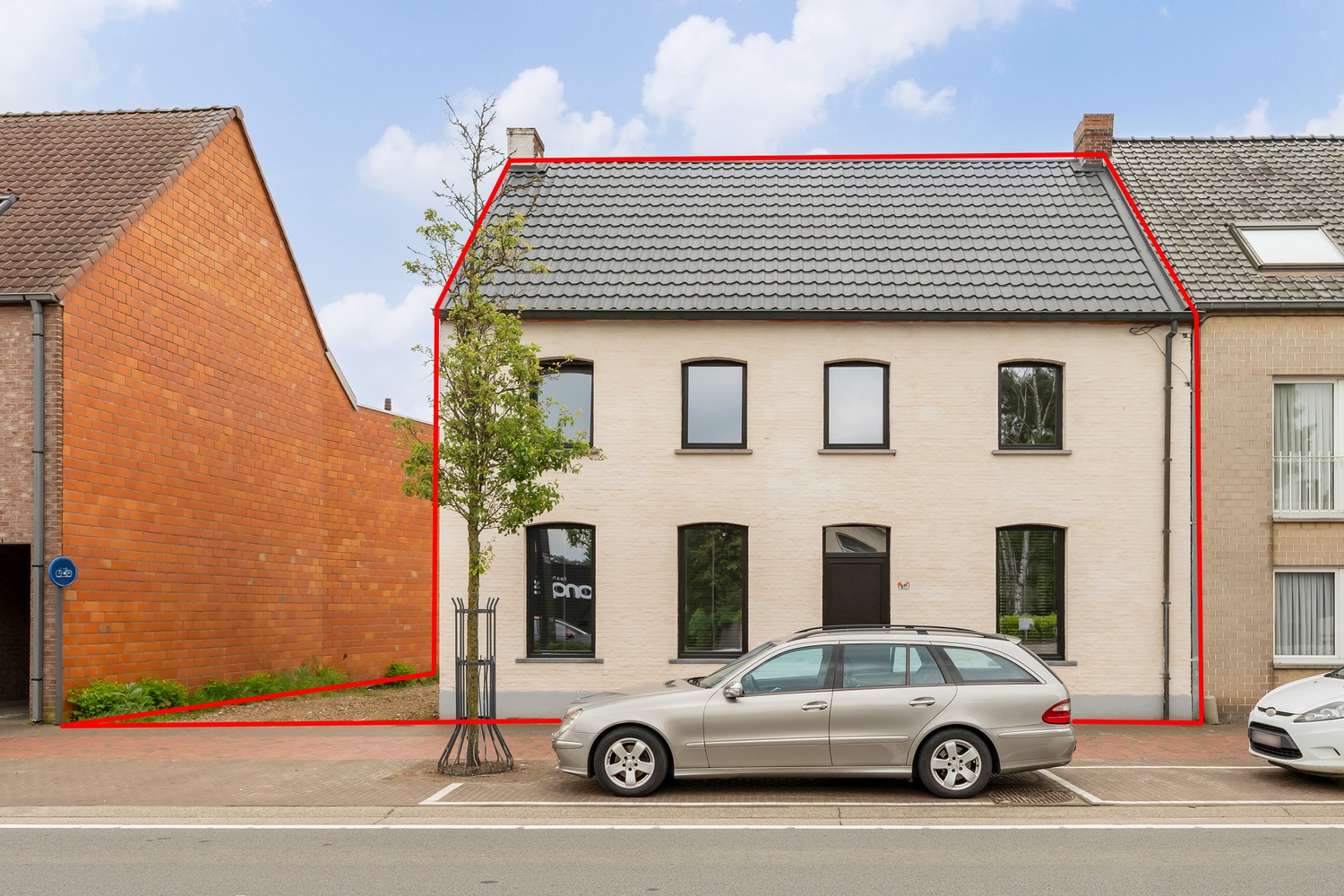 Ruime, mooi gerenoveerde woning met 3 slpkm foto 2