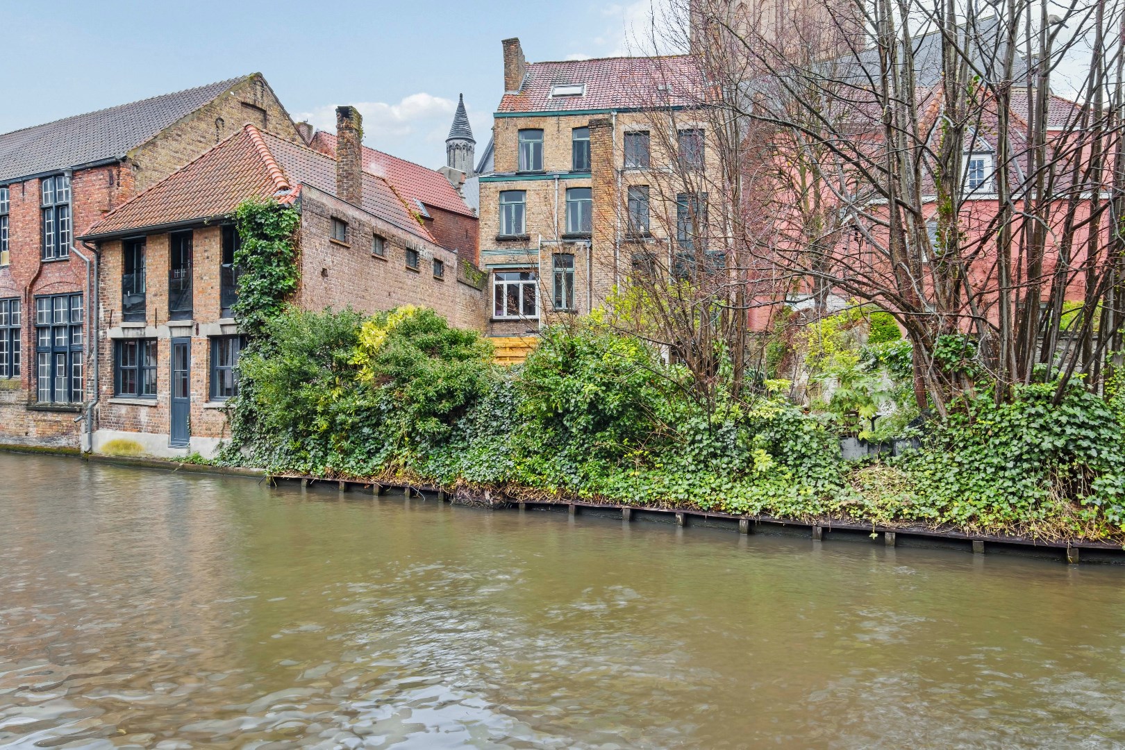 Gerenoveerd, historisch pand in centrum Brugge foto 14