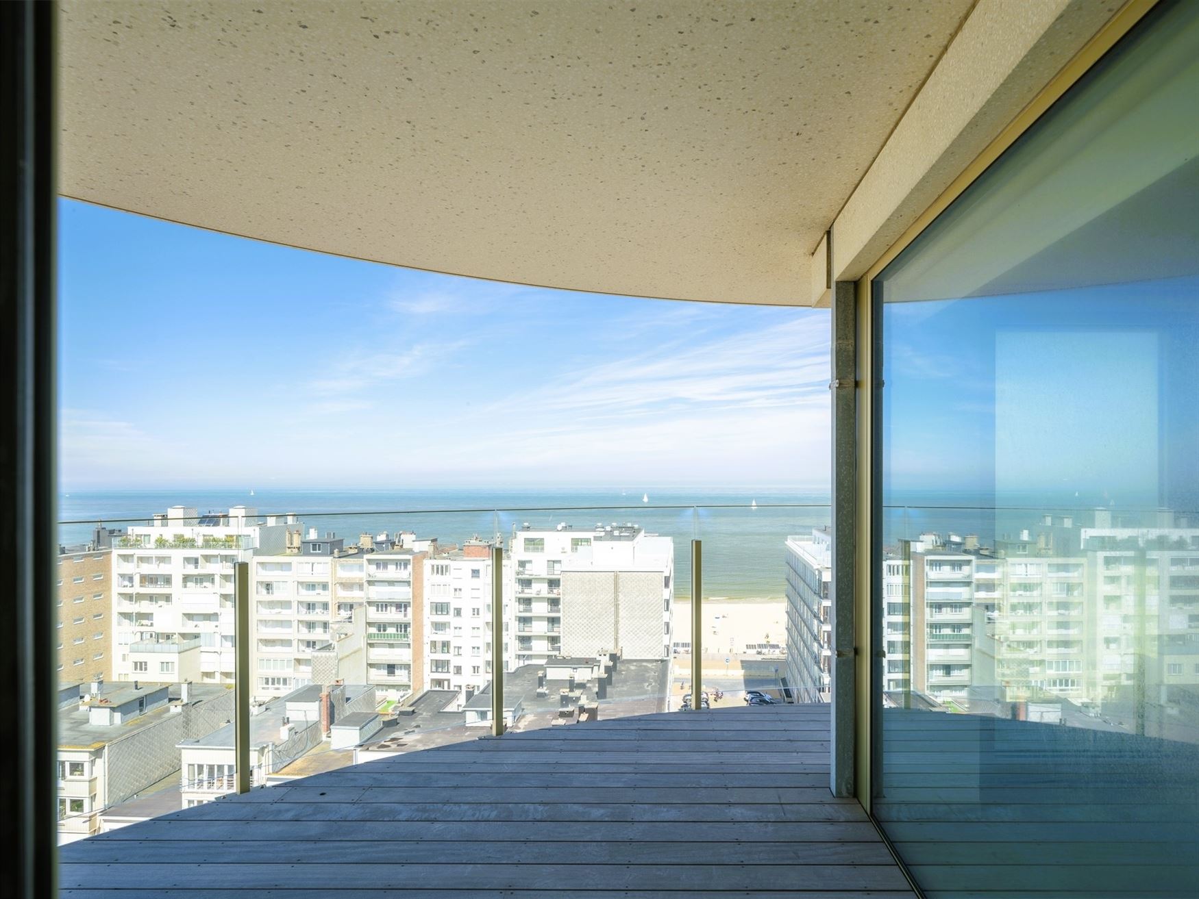 Luxueus appartement met zeezicht & 36m² terras foto 1