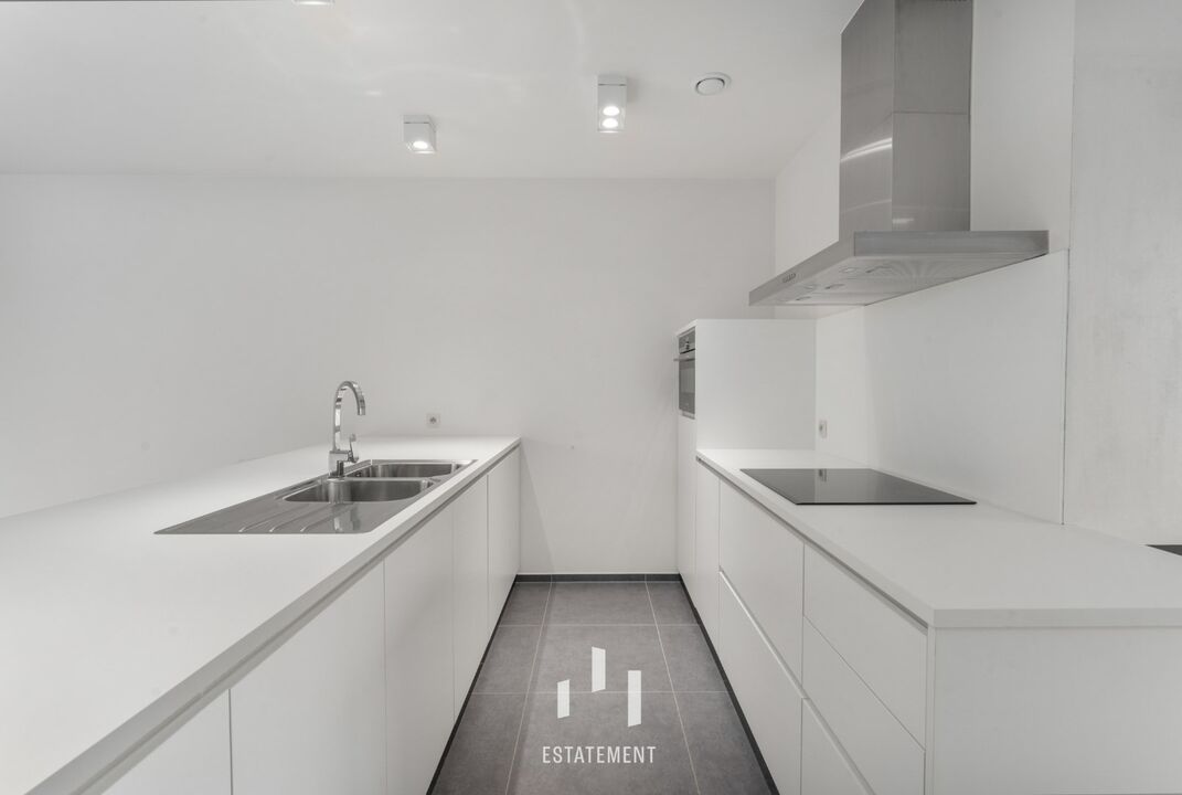 Ruim duplex appartement met 3 slaapkamers in Ieper, bouwjaar 2015, bewoonbare oppervlakte 165.00, EPC-waarde 139.00, energielabel B foto 1