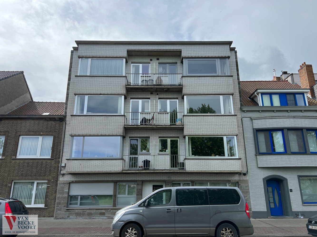 Tweeslaapkamer appartement met zicht op Sint-Janskerk en pleintjes foto 17