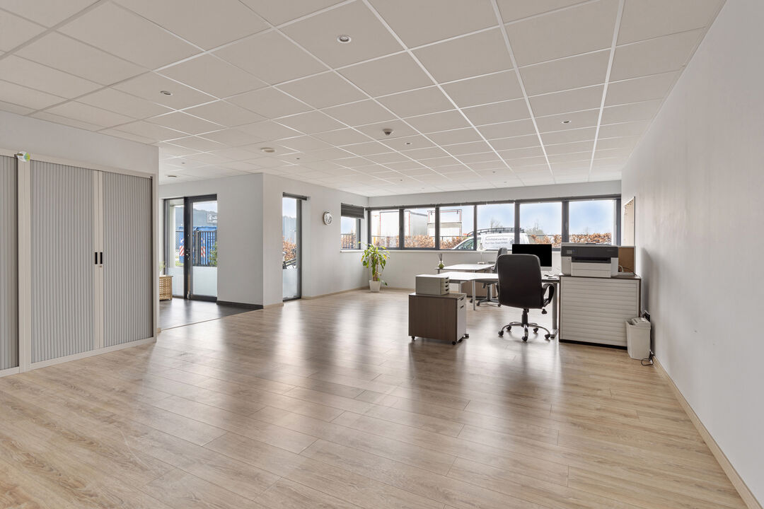 Lichtrijke kantoorruimte (58m²) in industriezone te Beerse foto 6