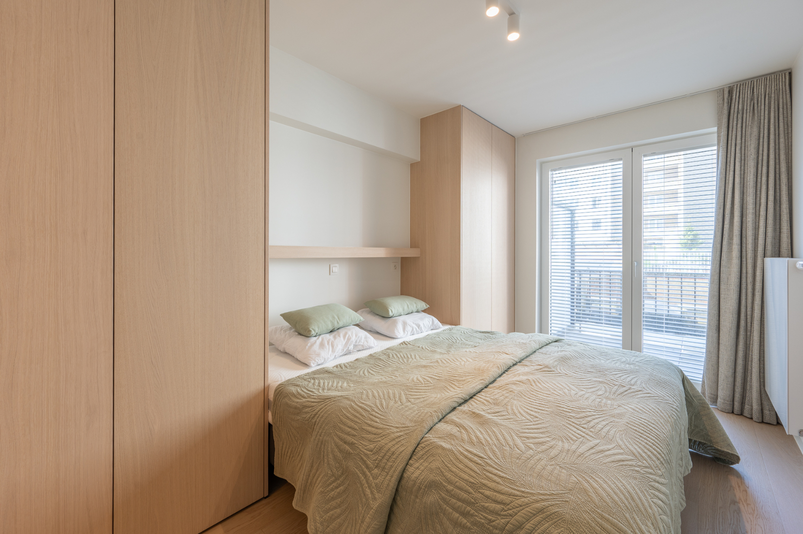 Prachtig vernieuwd drie slaapkamer appartement op 100m van de zeedijk foto 10