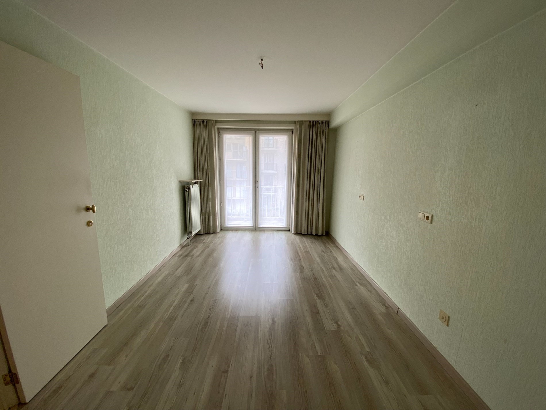 Ongemeubeld - Aangenaam en ruim appartement met drie slaapkamers gelegen in de Lippenslaan te Knokke.  foto 13