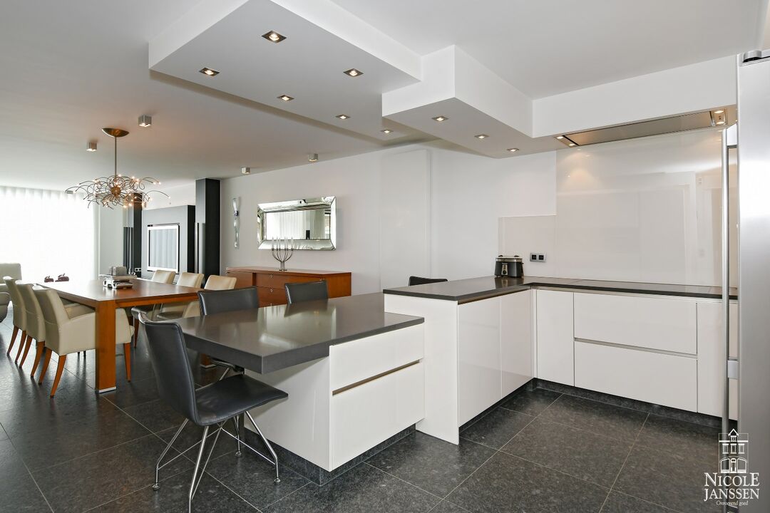 Schitterend ruim luxe-appartement van ca. 161m² met royaal terras in het centrum van Lanaken foto 11