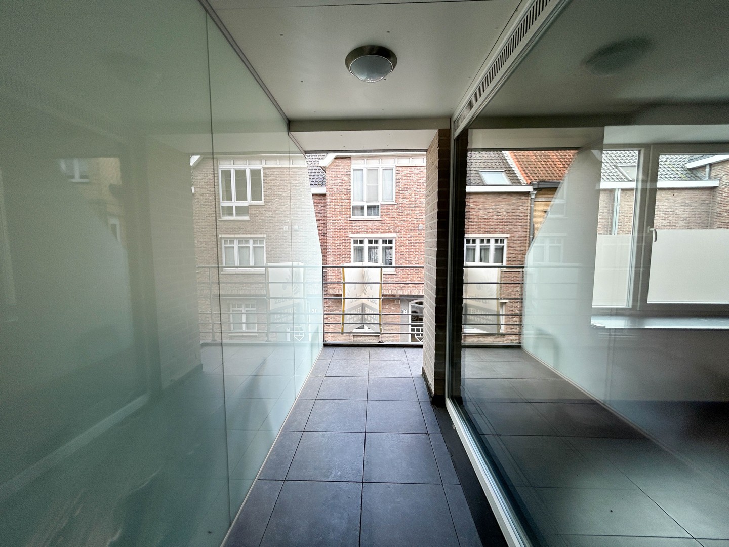 Instapklaar 1-slaapkamerappartement op wandelafstand van het centrum van Oostrozebeke! foto 5