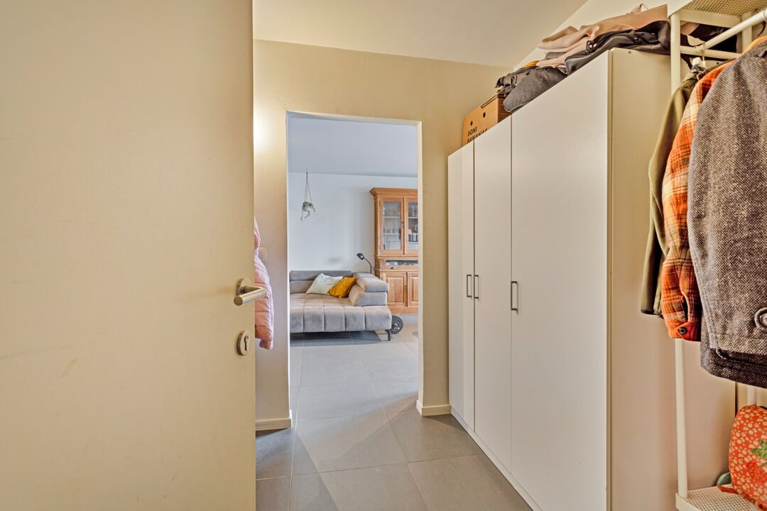 Gelijkvloers appartement met 2 SLPKS en terras gunstig gelegen in Dessel ! foto 2