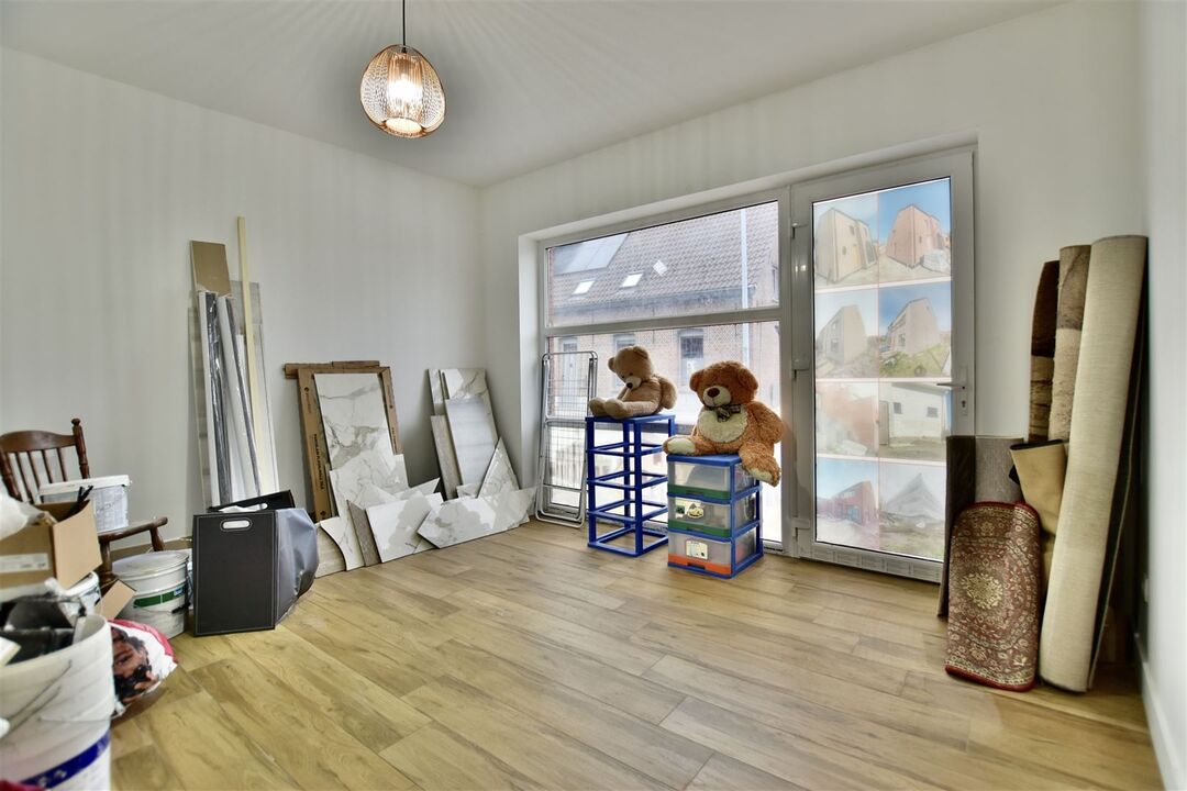 Recente woning met praktijkruimte, 3 slpks & garage op een centrale ligging in Grembergen foto 2