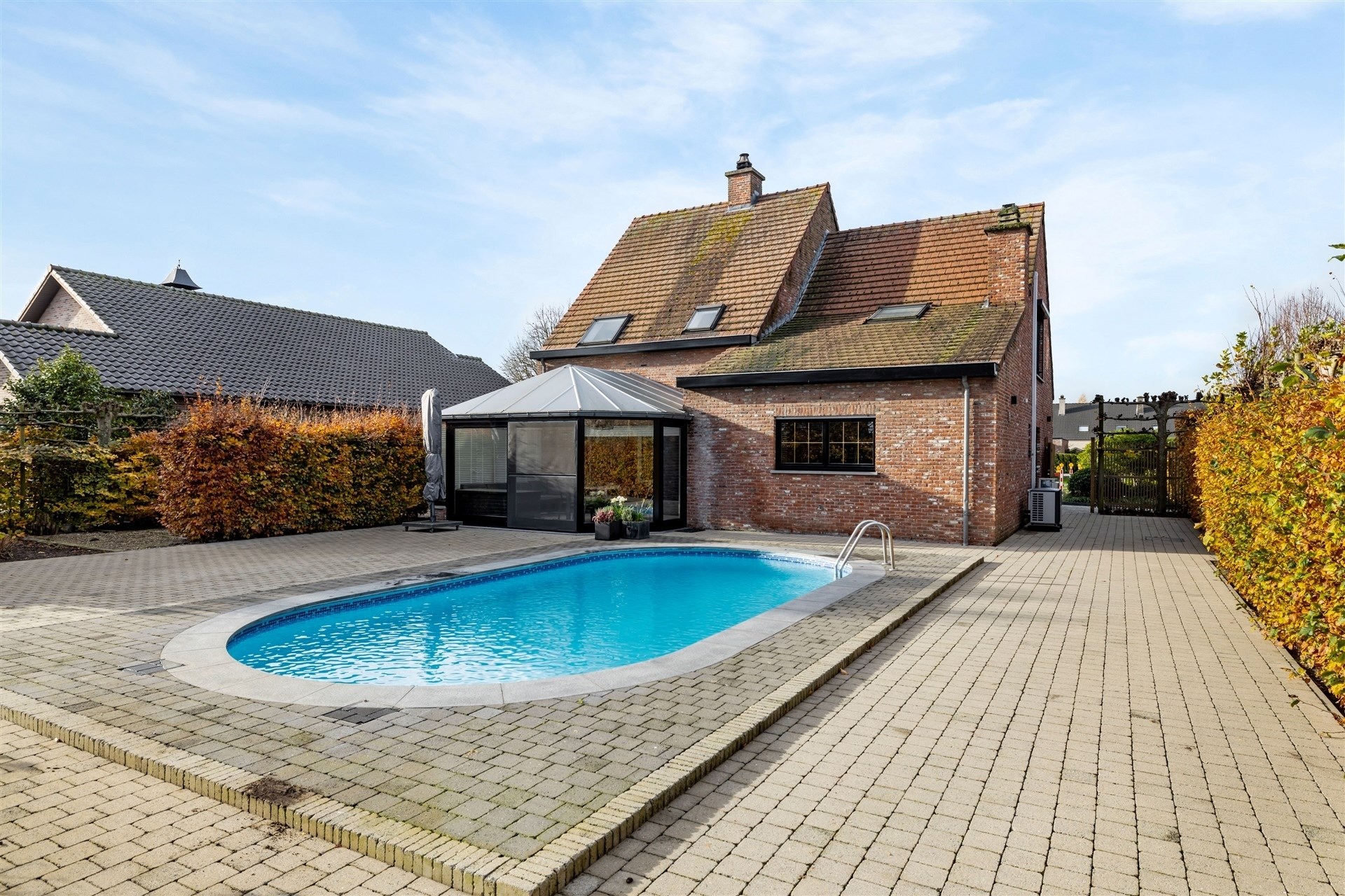 Karaktervolle gezinswoning met dubbele garage en zwembad op een uitstekende locatie in De Klinge (1.100m²) foto 28