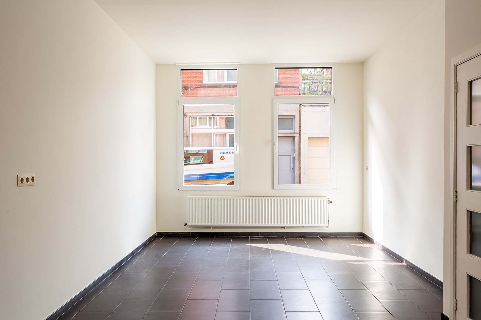 Instapklare woning met 4 ruime slaapkamers in Borgerhout foto 11