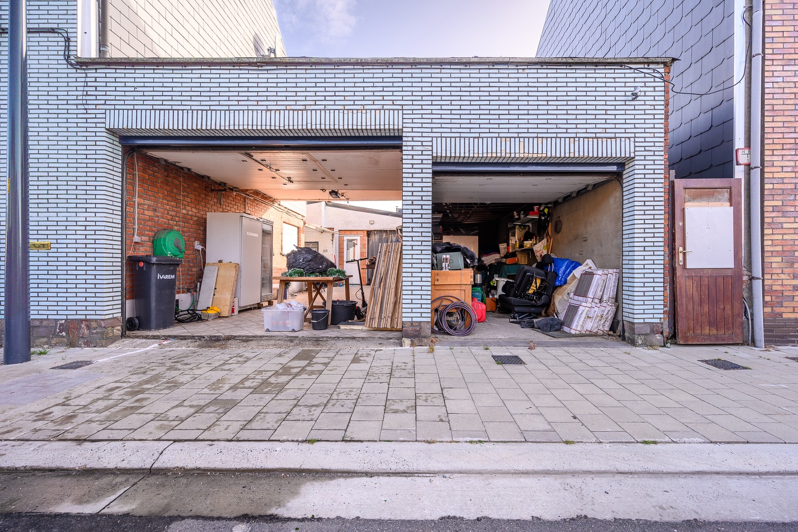 Solide woning met magazijn en garage foto 3