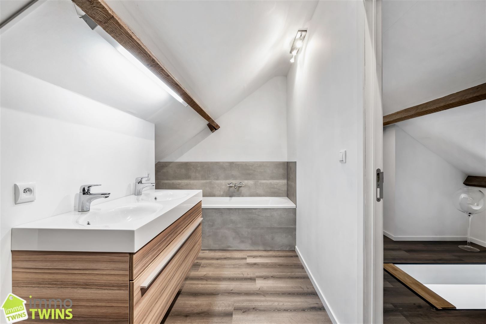 Instapklare, vrijstaande villa met 4 slpks & 2 badkamers op toplocatie in Berlare foto 11
