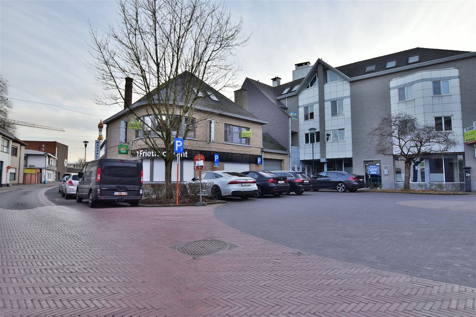 Goed gelegen handelswoning met goed draaiende frituur in het hartje centrum van Hamme. foto 1