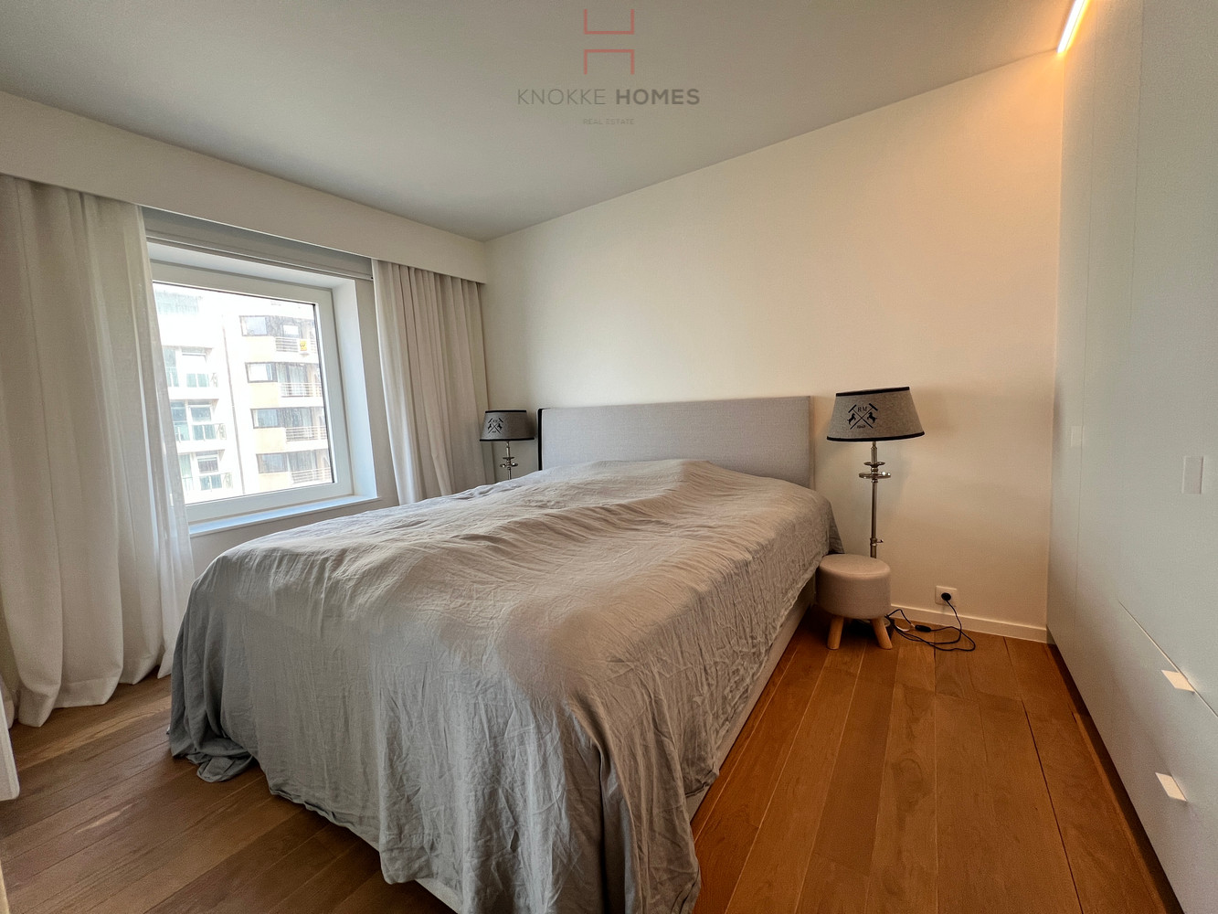 Volledig gerenoveerd en gemeubeld vakantie-appartement met breed zijdelings zeezicht foto 6