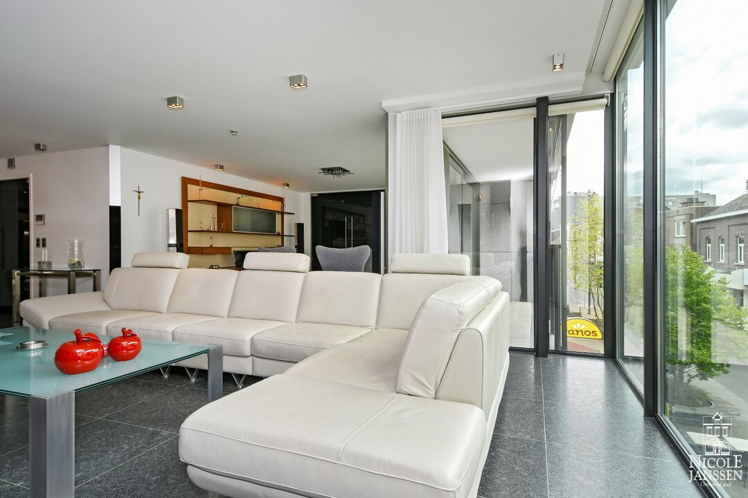 Schitterend ruim luxe-appartement van ca. 161m² met royaal terras in het centrum van Lanaken foto 8