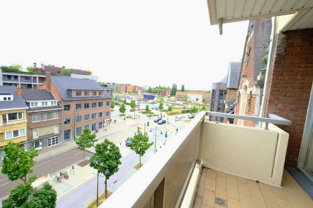 Ruim appartement in centrum Hasselt met 3 slaapkamers, garage en terras met uitzicht op de kanaalkom foto 17
