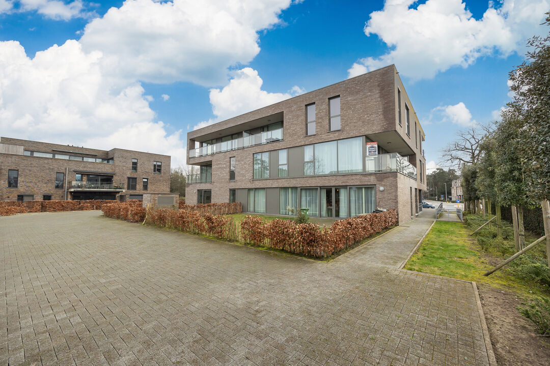 Recent en ruim (81 m²) erkend assistentie-appartement met terras en garage op een centrale ligging. foto 1