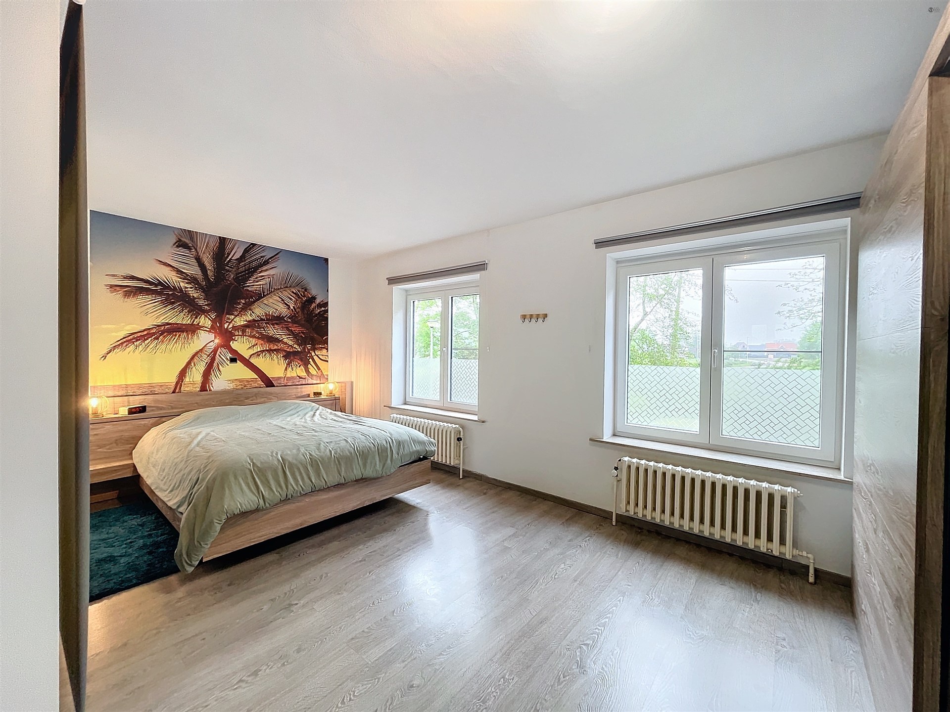 Instapklaar appartement met 2 slaapkamers, garagebox en tuin gelegen op toplocatie in Belsele! foto 9