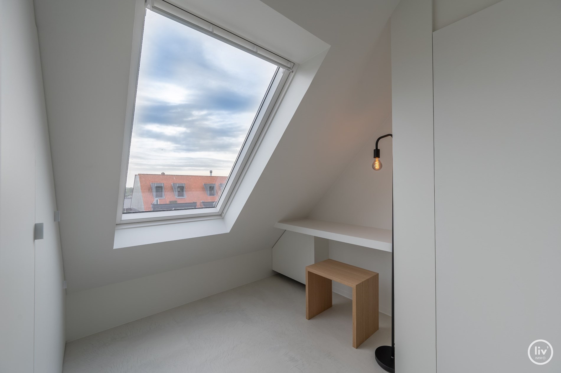 Prachtig gerenoveerd duplex appartement met ruim Westgericht terras gelegen op de Lippenslaan te Knokke. foto 28