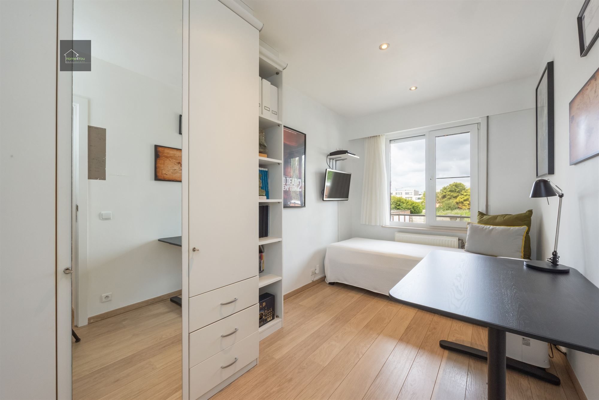 Ruim instapklaar appartement met garage en staanplaats foto 19