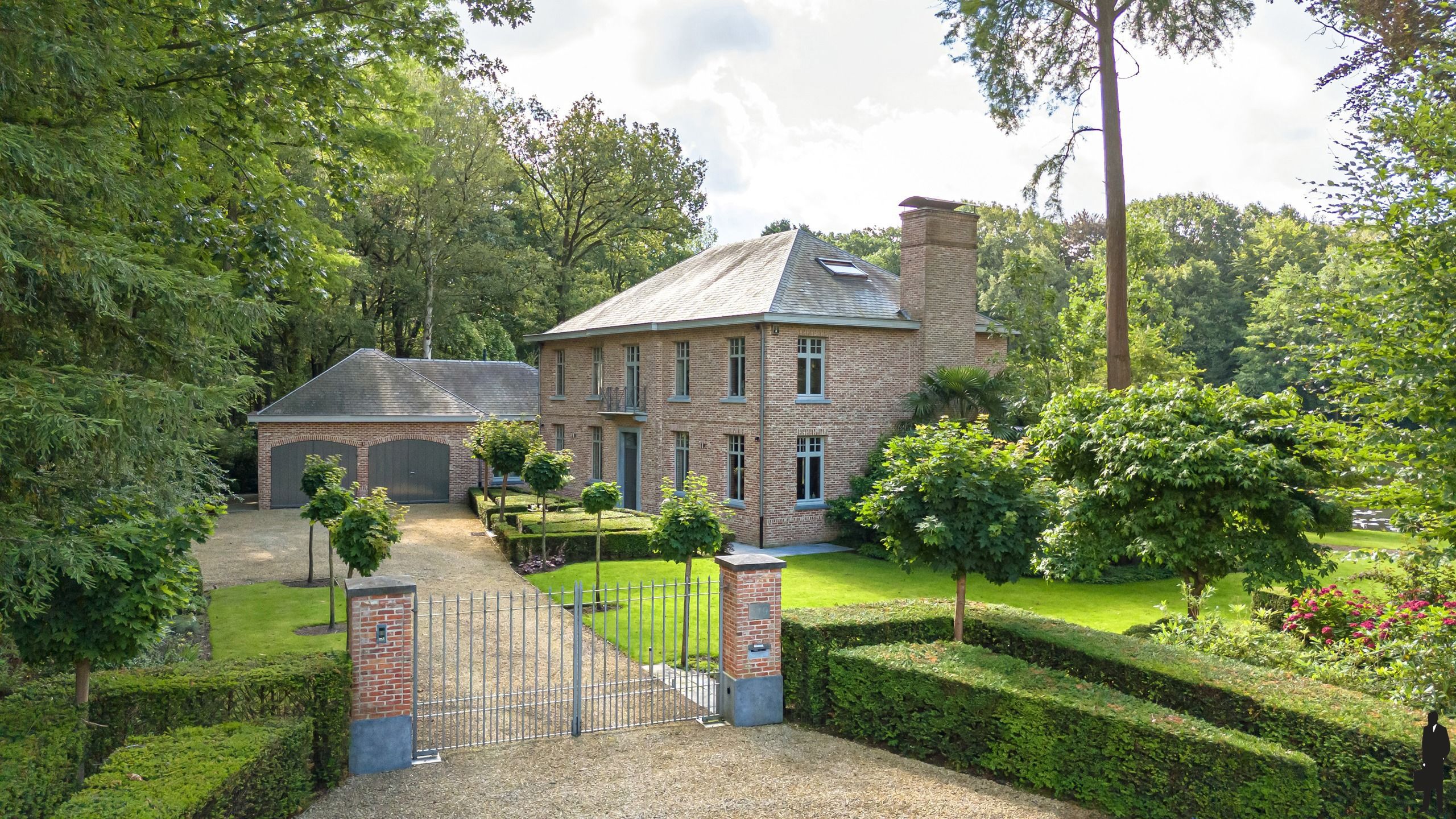 Unieke en zéér centraal gelegen villa op een parkdomein van ca. 9.847 m²! foto 57