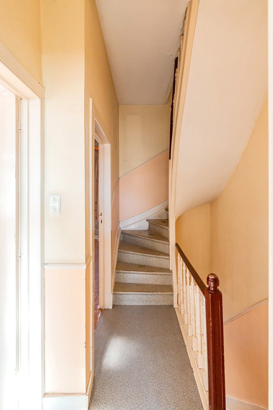 Te renoveren woning met potentieel in het hart van Audergem foto 11