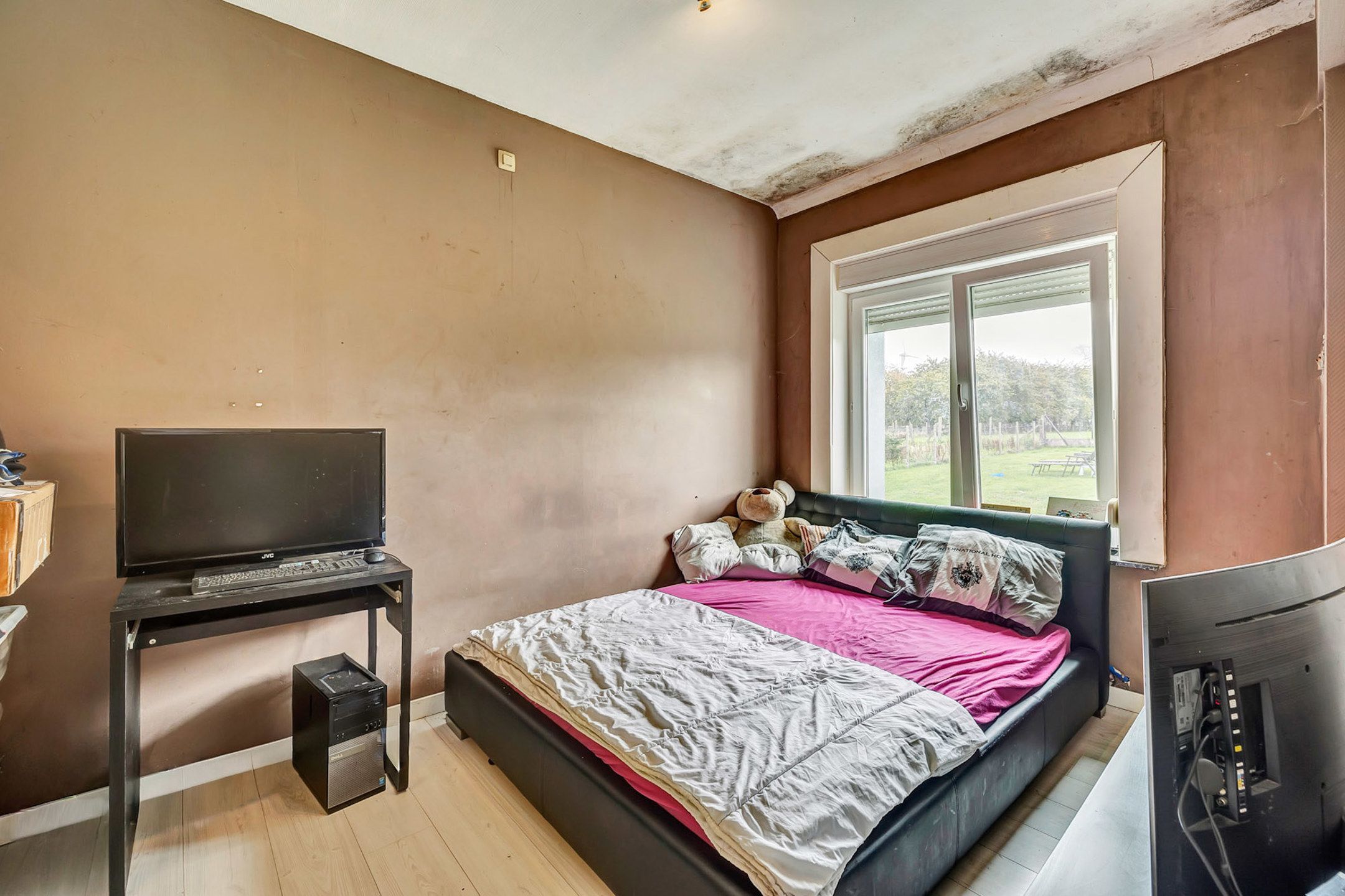 Uniek gelegen woning met ruime tuin foto 11