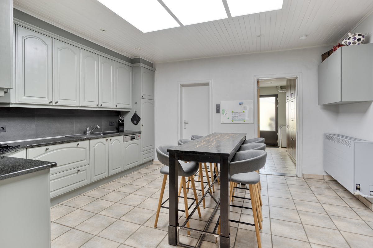 huis te koop in centrum Turnhout met wegenis achteraan  foto 8