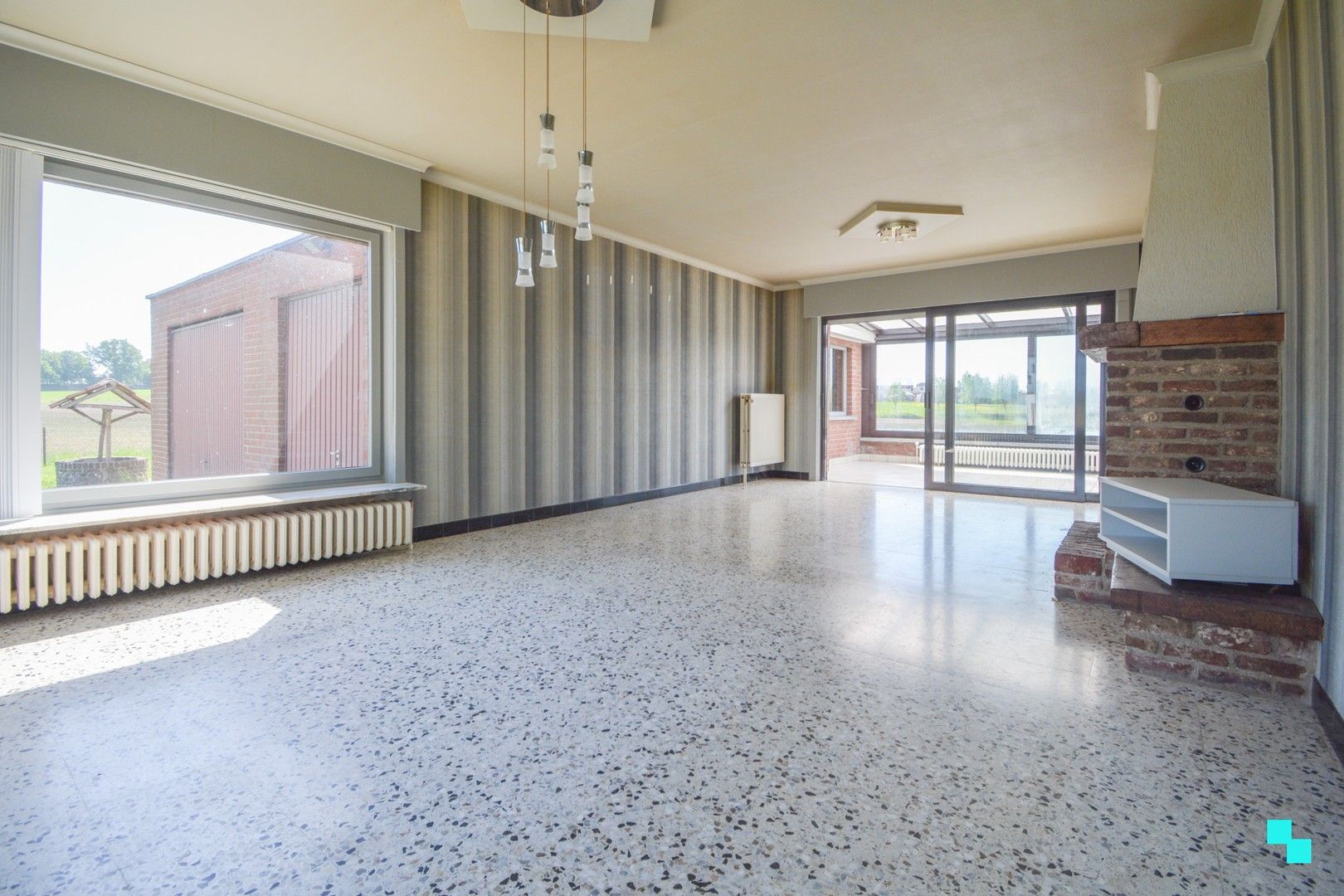 Te renoveren eengezinswoning met magazijn te Hooglede foto 5
