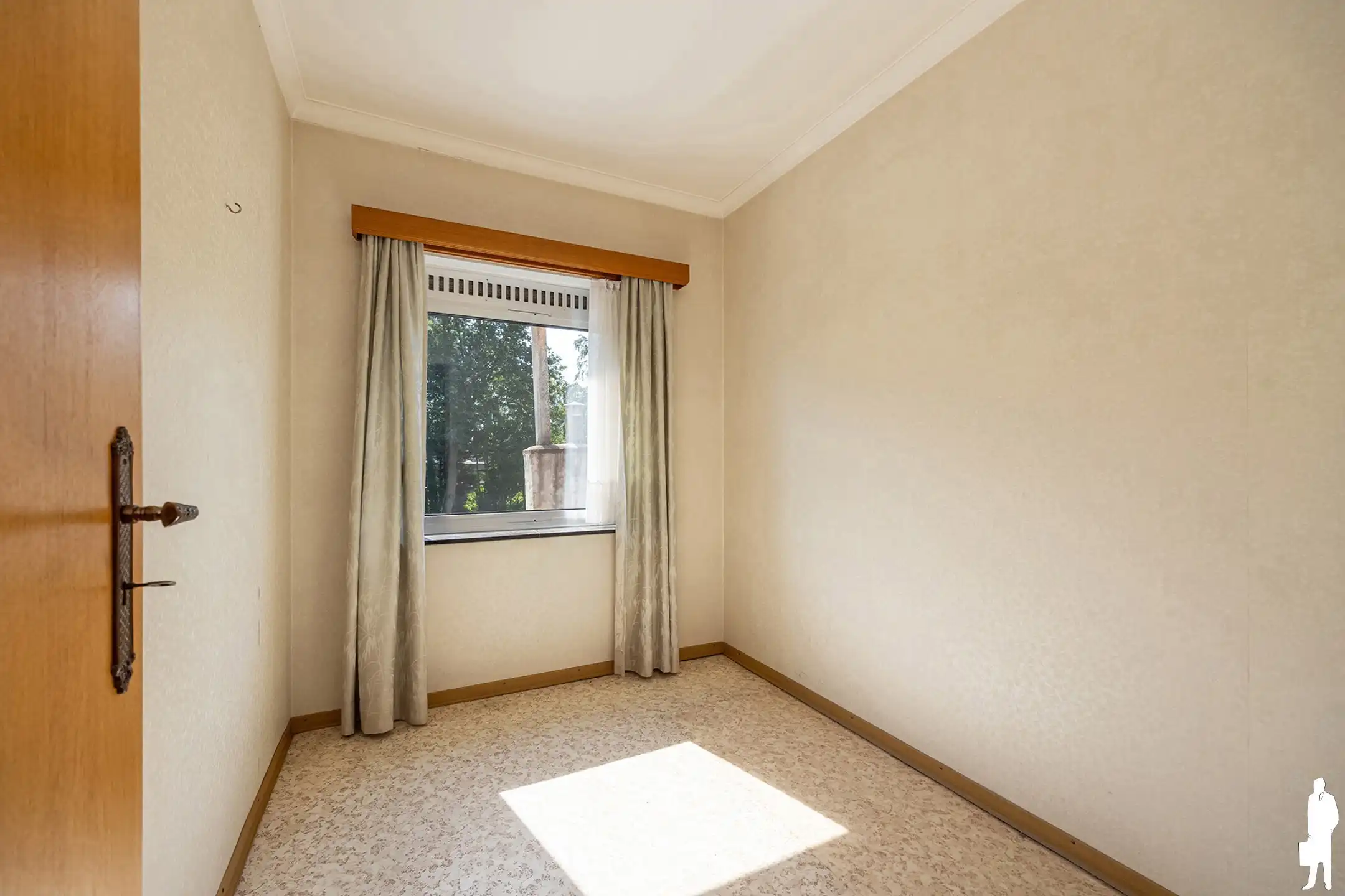 Gezinswoning met veranda, garage en tuin op topligging  foto 13