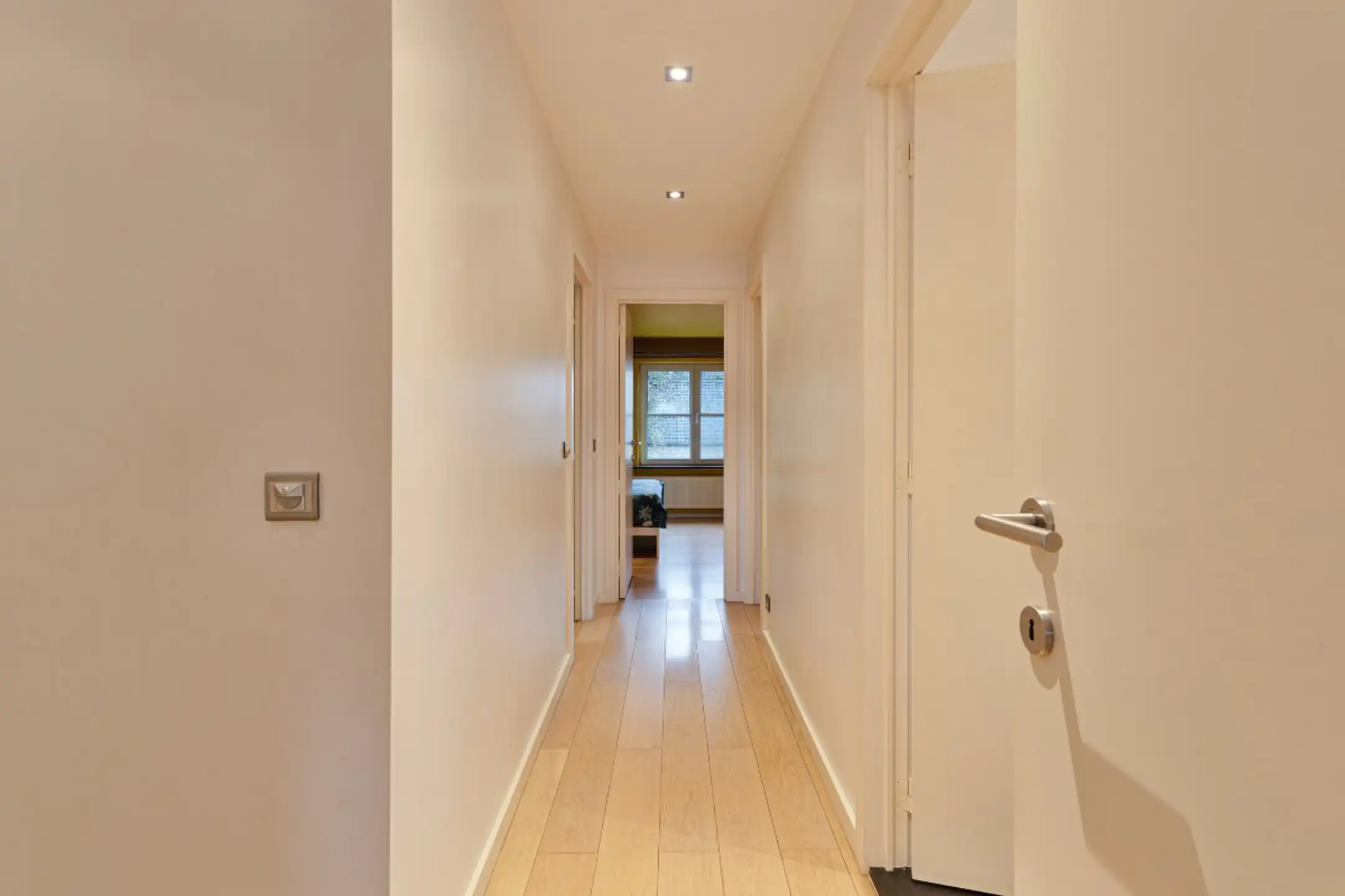 Modern ingerichte villa met loods in Moerkerke foto 17