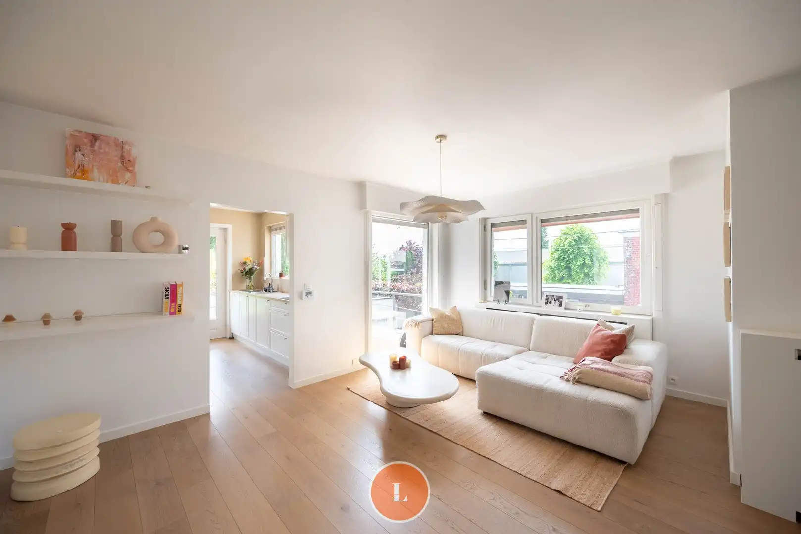 Charmante gerenoveerde halfopen woning met karaktervolle gevel foto 4