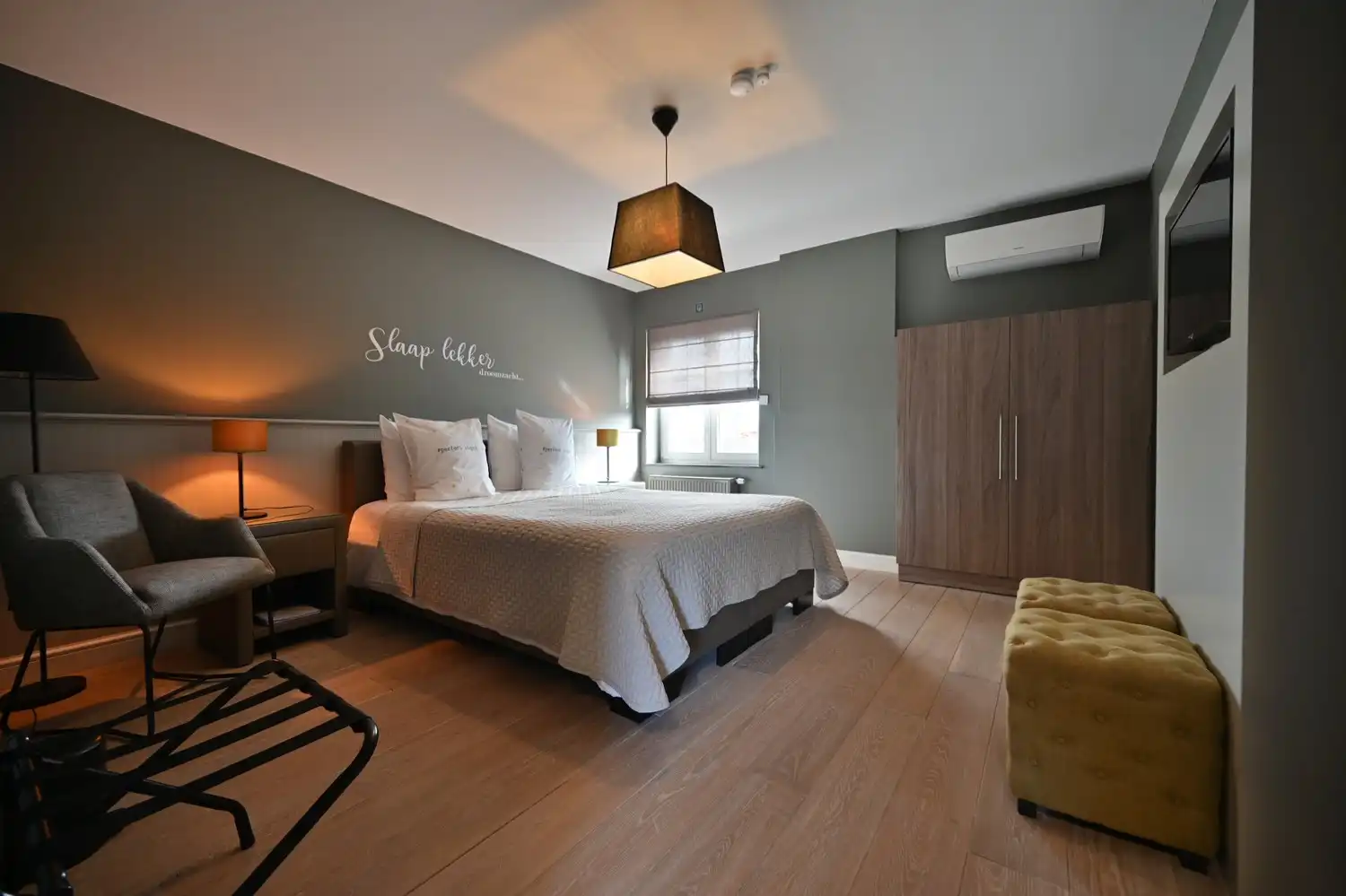 Karaktervolle woning met B&B in Veldwezelt foto 25