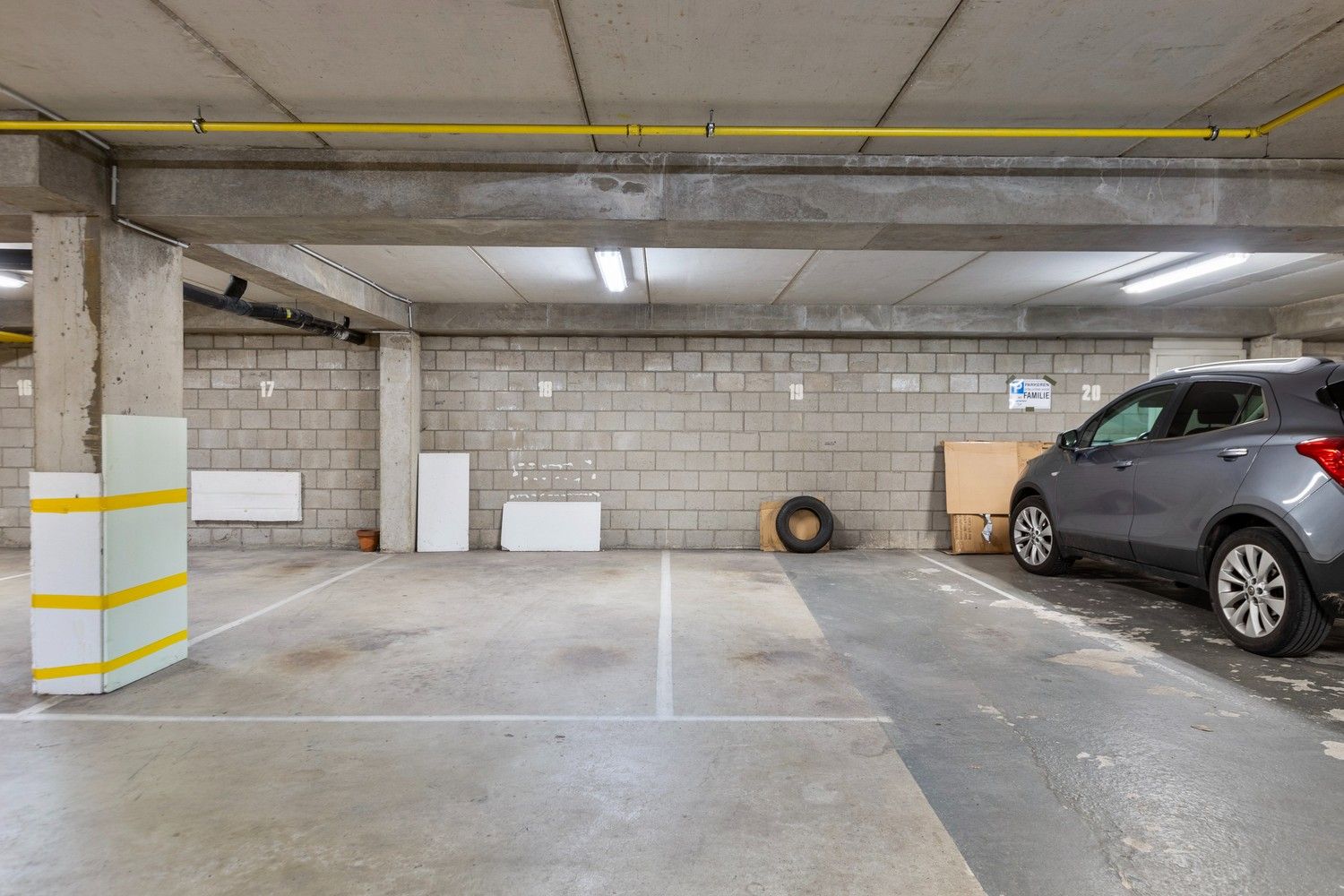 Ruim en stijlvol appartement met 2 slaapkamers, terras en 1 parkeerplaats foto 24