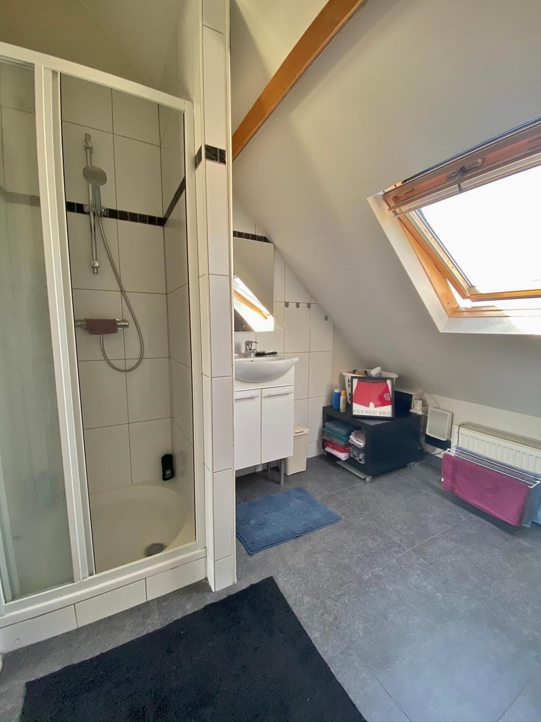 Vernieuwd, bemeubeld dakappartement nabij het centrum en station. foto 6