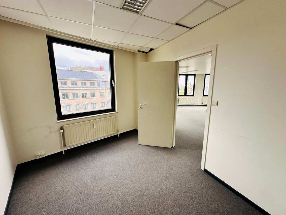 Iconisch kantorencomplex of commerciële ruimte te Hasselt centrum foto 16