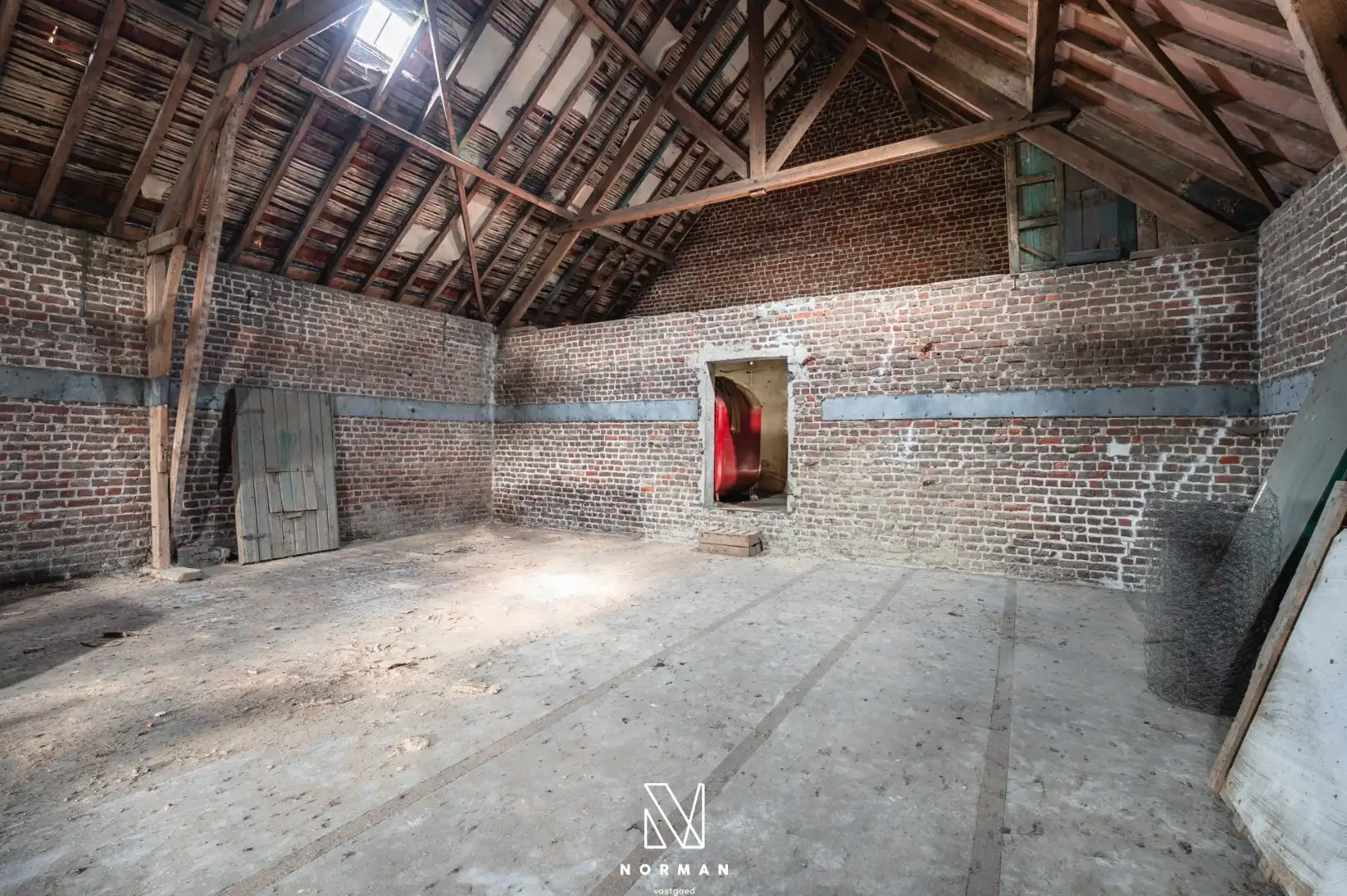 Unieke erfgoedhoeve op 33400 m² met dreef, bijgebouwen en landelijke vergezichten foto 23