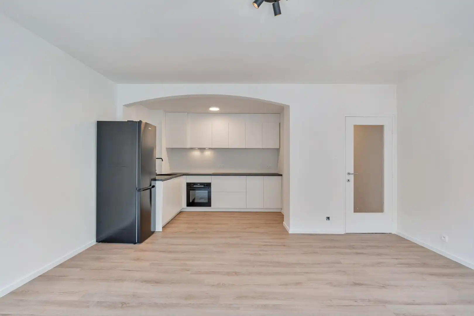 Stijlvol gerenoveerd appartement met moderne uitstraling in het centrum van Maaseik!  foto 13