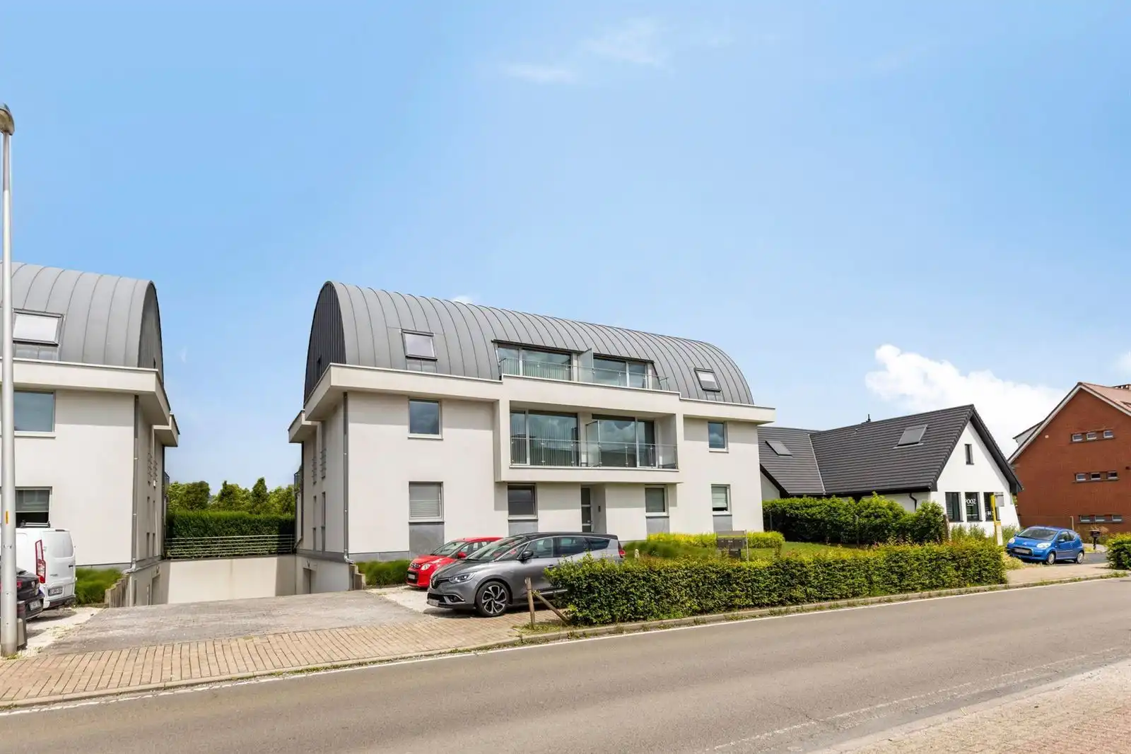 Ruim en recent duplex-appartement (120m²) met 4 terrassen en garage foto {{pictureIndex}}